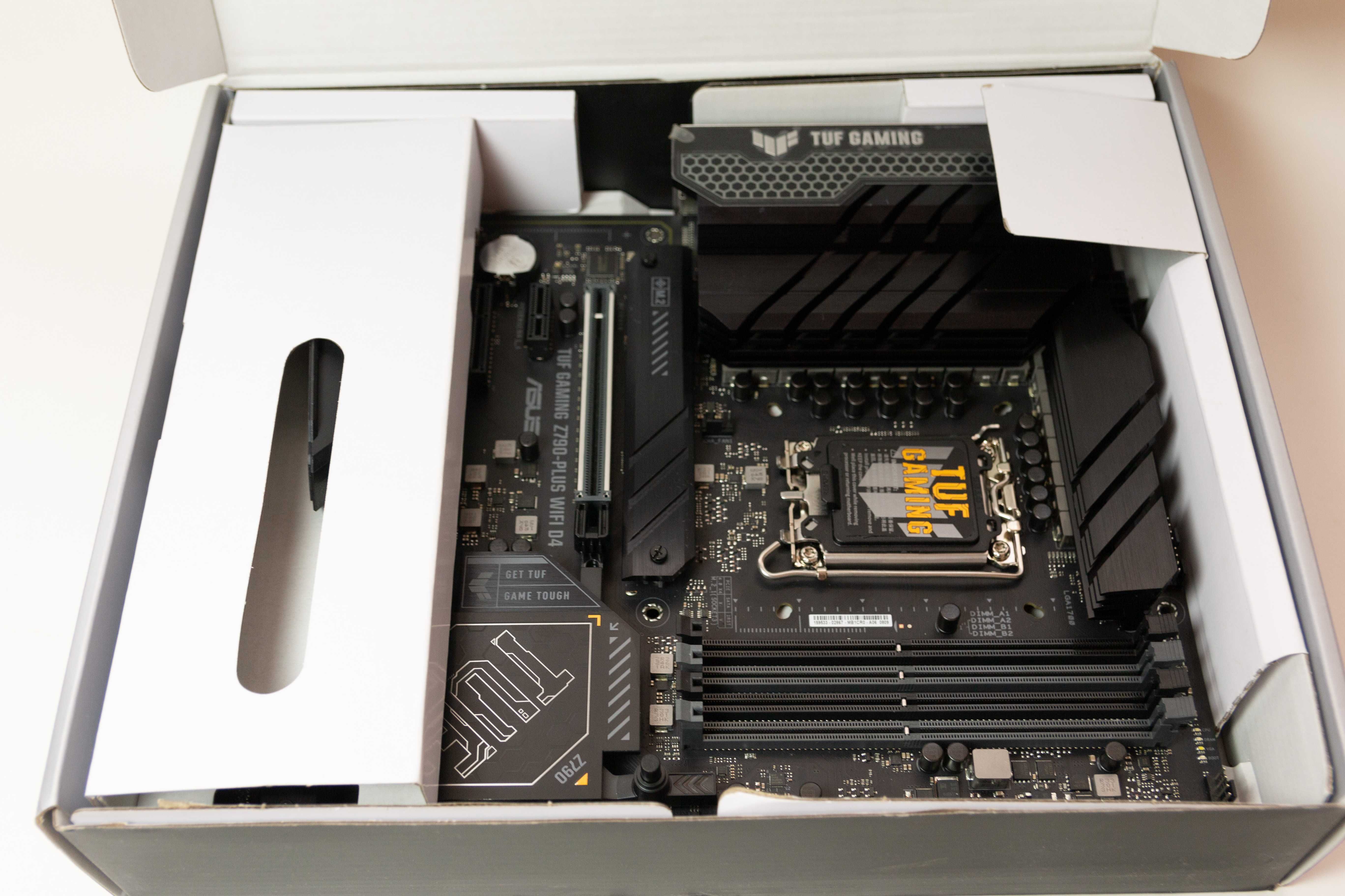 Asus tuf z790-plus wifi d4 + corsair ddr4 2x8gb 3200mhz