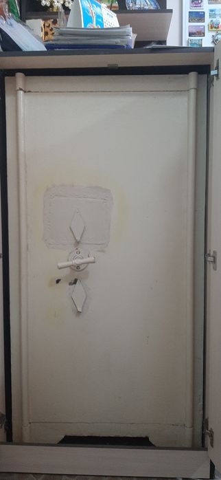 Продам сейф 70×135