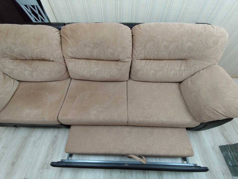 Диван + кресло, диван секционный можно собрать два средних