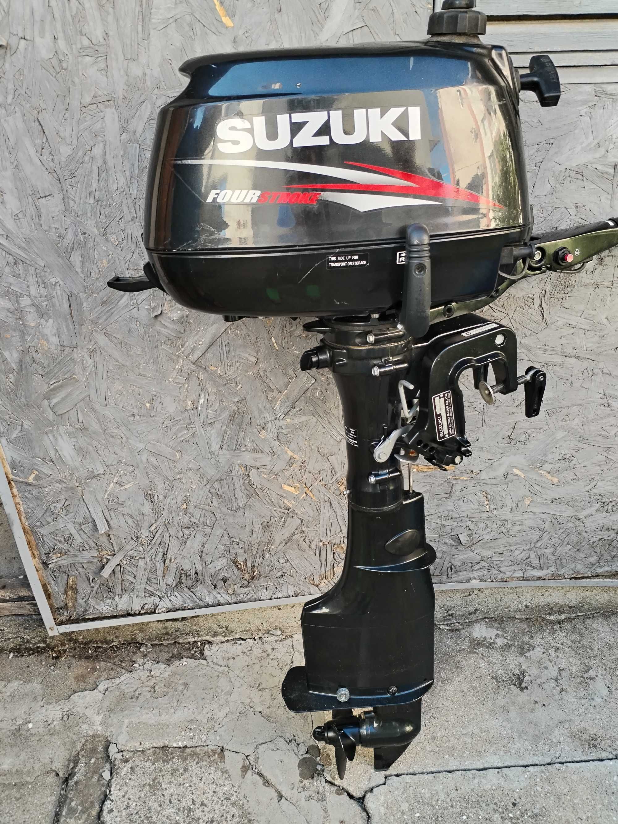 Извънбордов двигател Suzuki 6 k. с