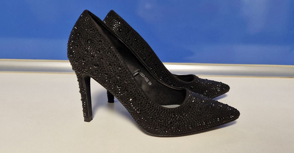 Дамски обувки на висок ток