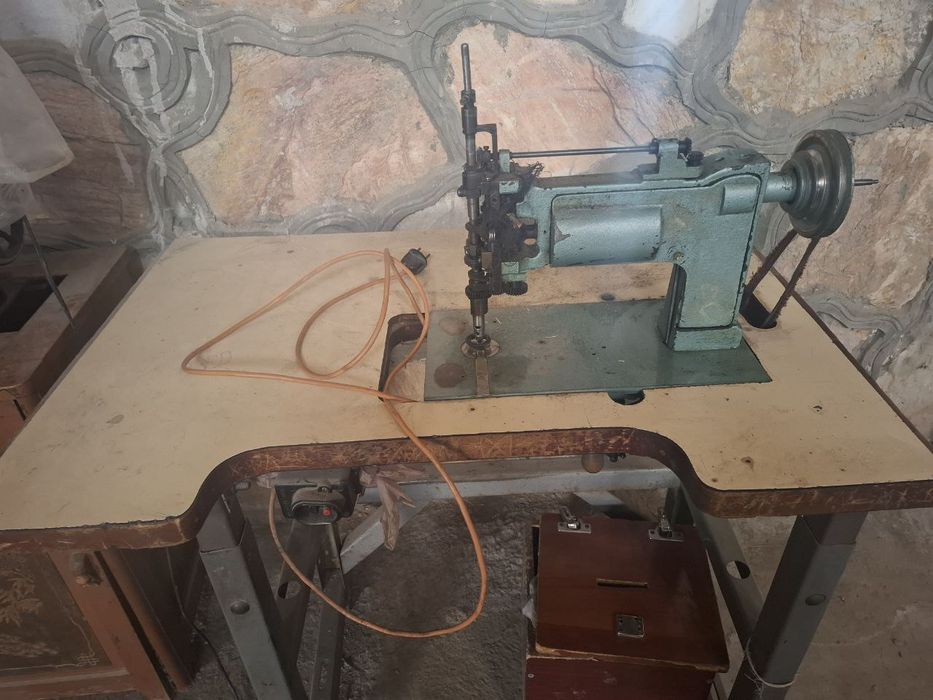 Tikuv mashinalari sotiladi