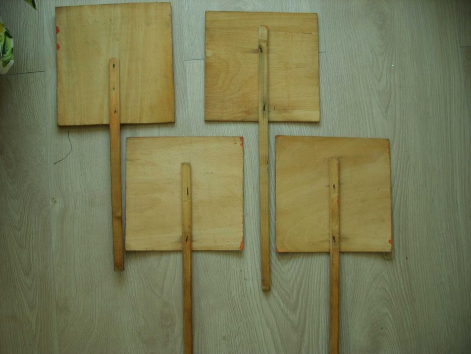 Големи табла за чавдарчето, помагала и учебници от соца