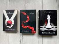 Здрач - книги 1,3 и 4 на английски