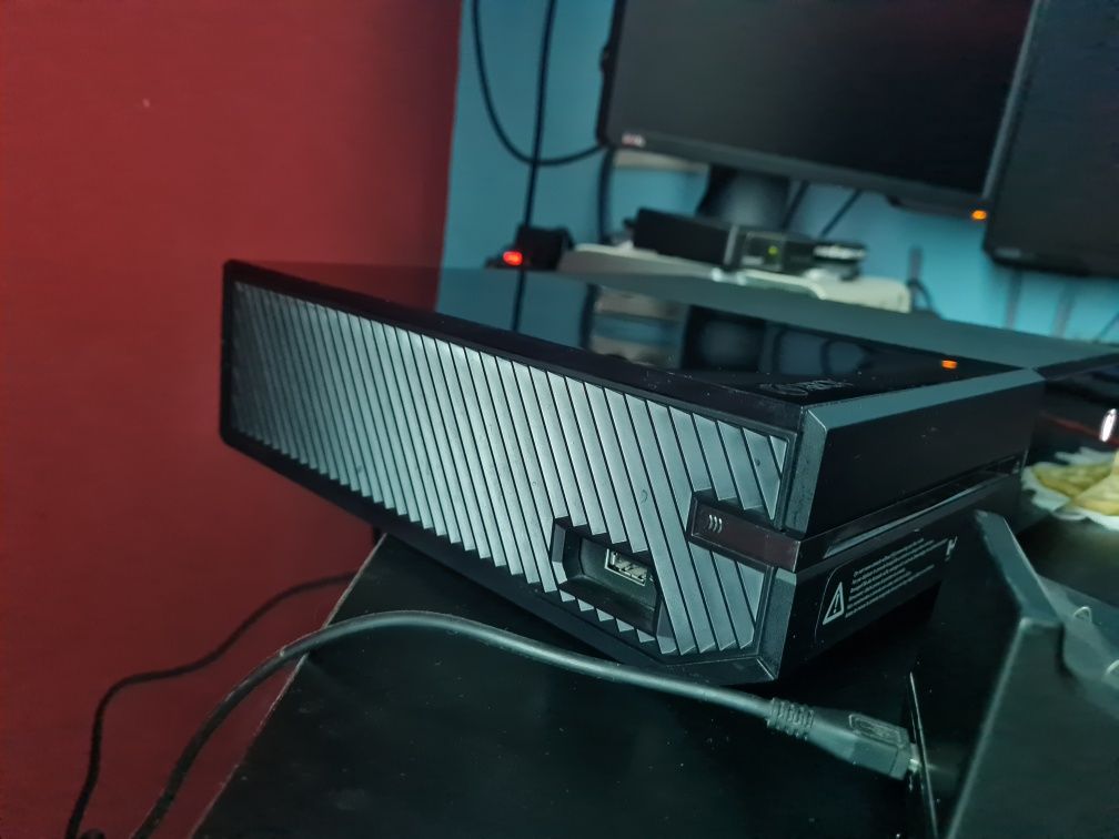 Xbox One 360gb .