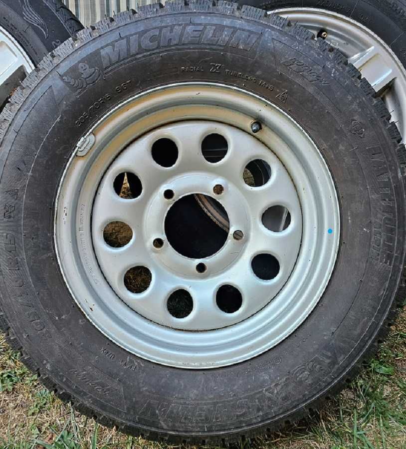 Jante cu anvelope Grand Vitara r17 5x139.7 et0