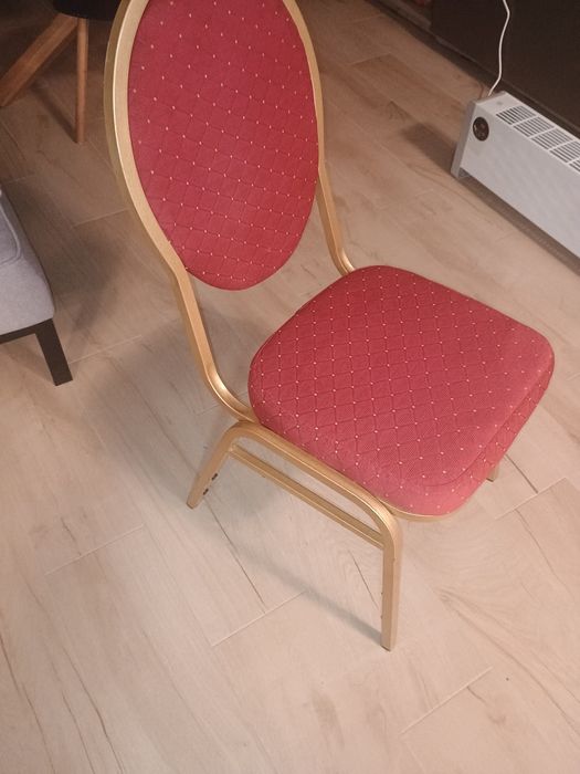 Scaune pentru living ,4 scaune cu cadru metalic,auriu cu stofa roșie