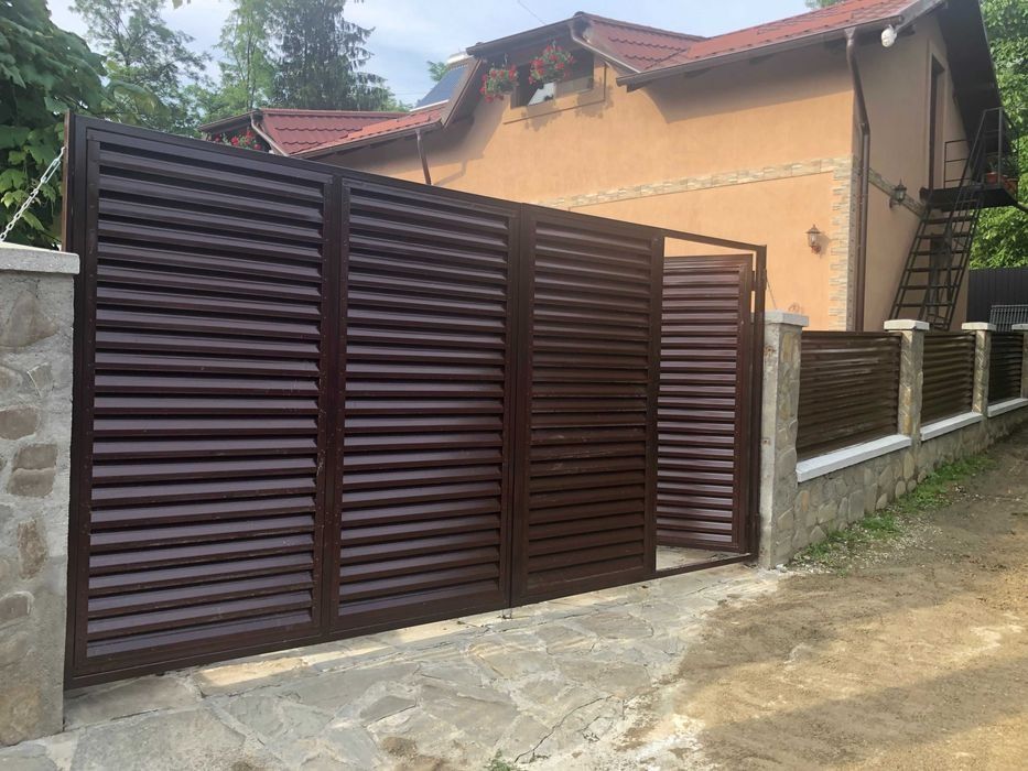 Vindem  garduri tip jaluzea șipcă metalică si porti din fer forjat
_t