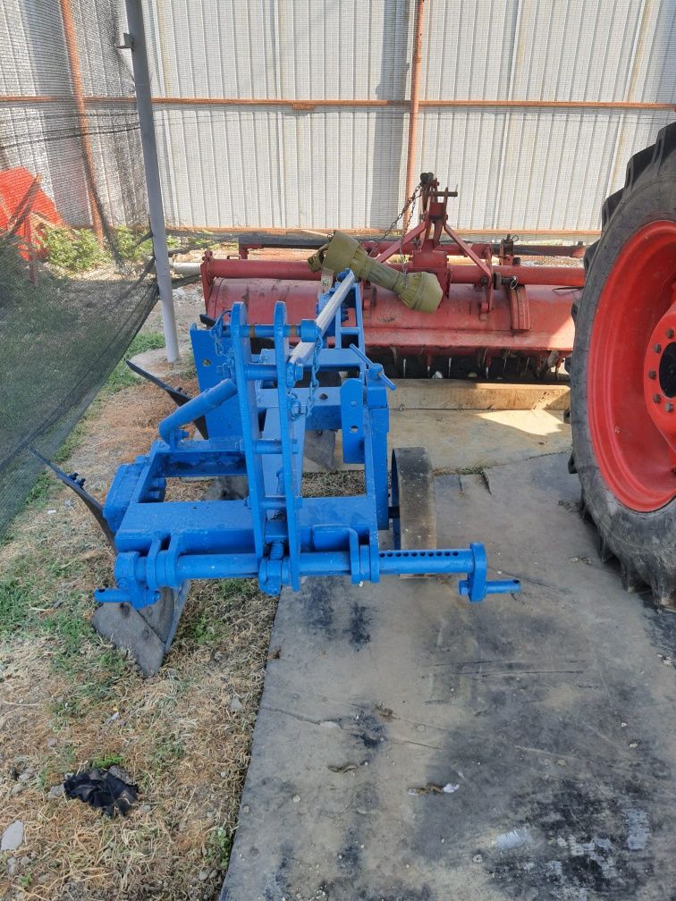 Tractor U445 cu cabină, 48 CP, freză 1.8m + plug, stare bună
