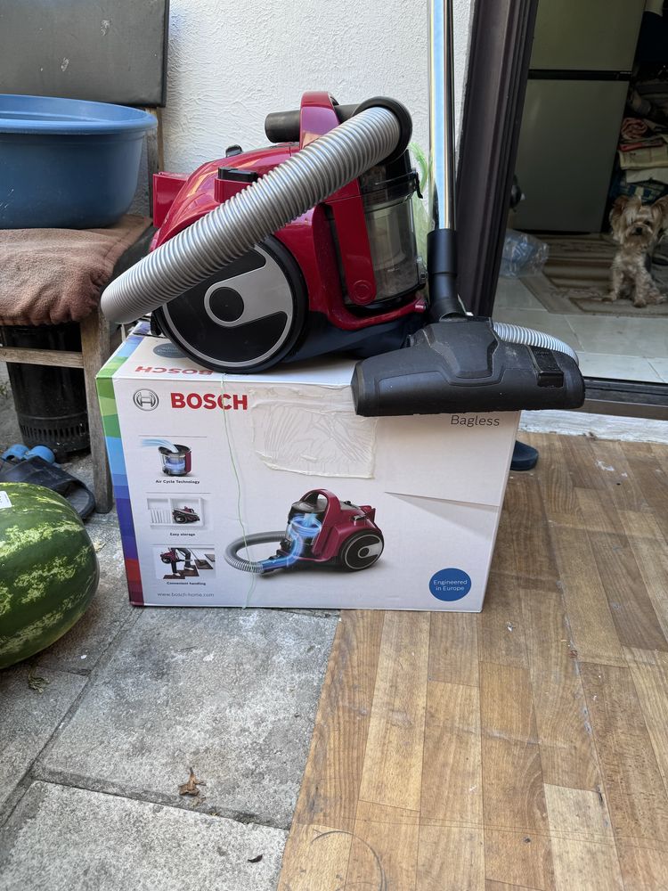 Прахосмукачка BOSCH 700 W