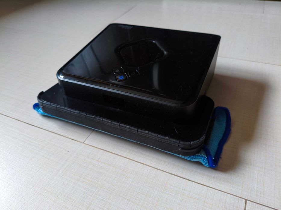 Робот за мокро почистване iRobot Braava 380