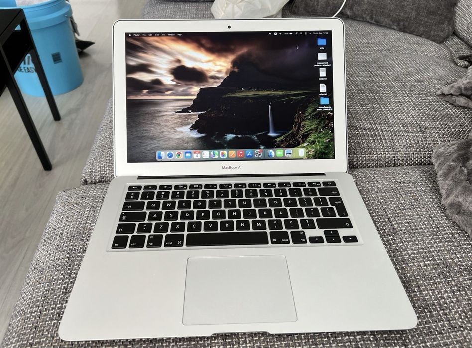 MacBook Air 2017 + Apple magic mouse bonus