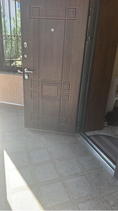 Дверь входная б/у