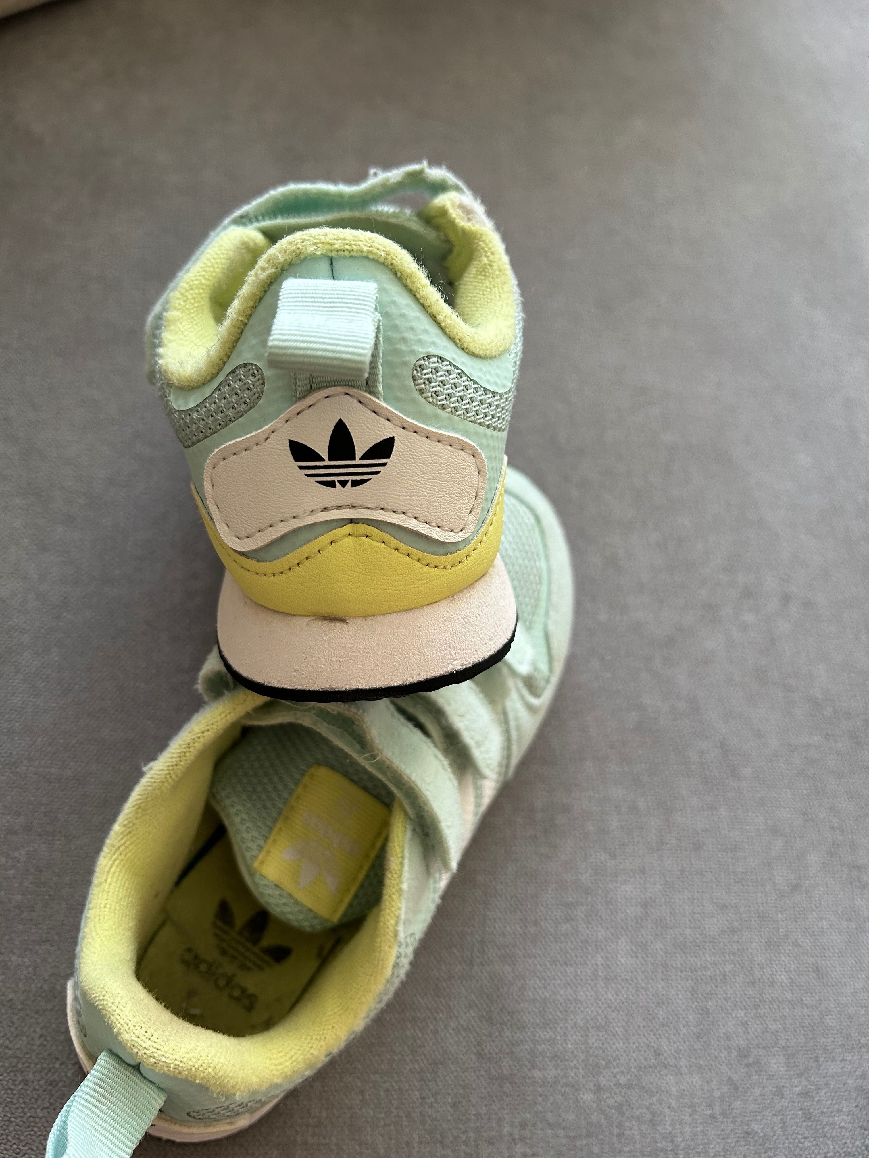 Nike 31.5 i Adidas 31