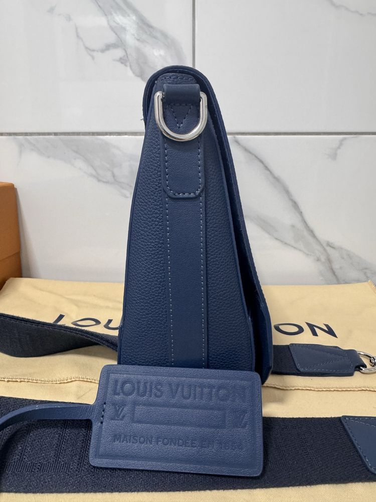 Louis Vuitton Take Off Messenger