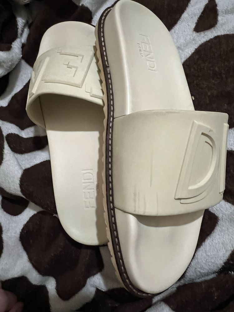 Papuci fendi marimea 39-40