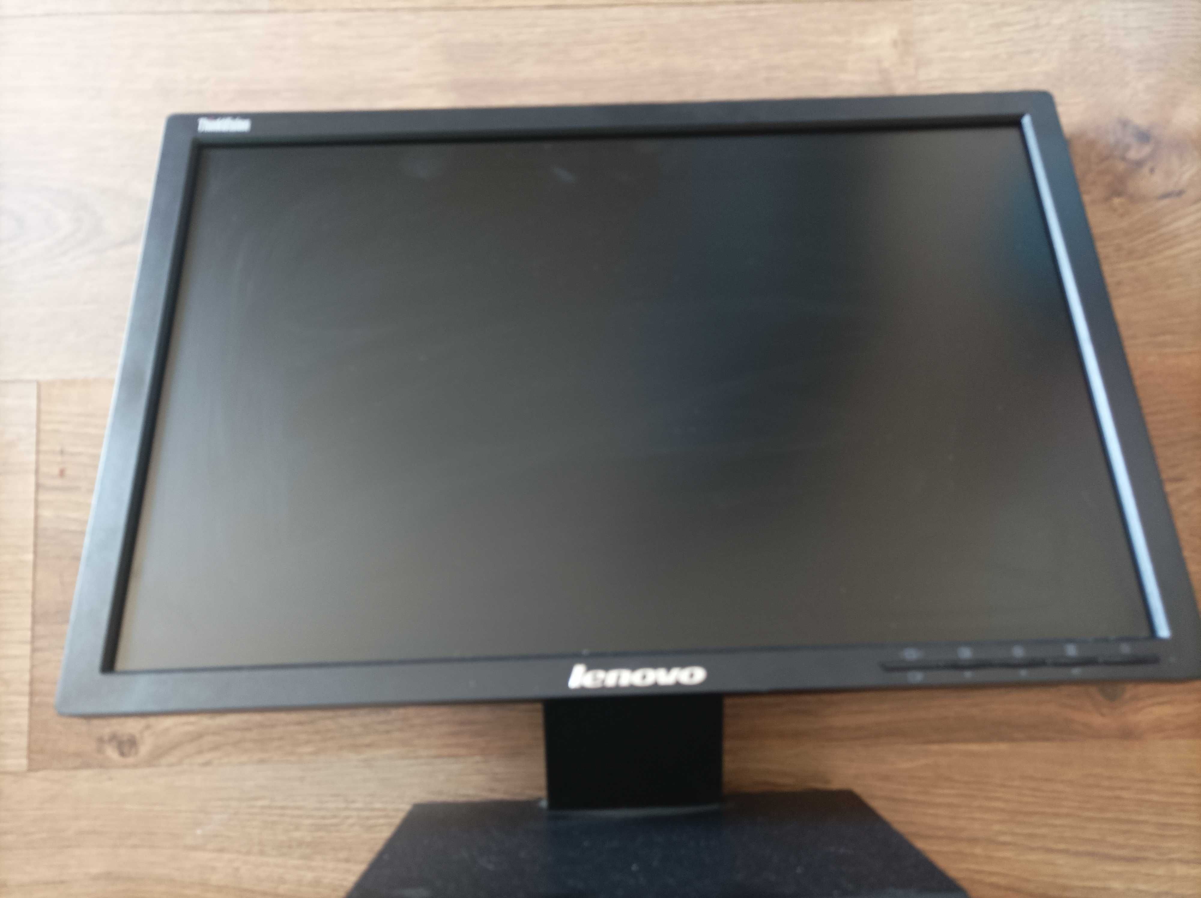 Компютър DELL 980 I5-3200 8GB, 250  с Windows 10 и монитор Lenovo 18.5