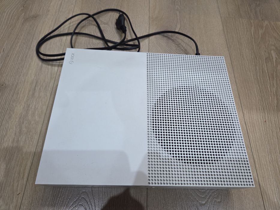 XBOX One 500GB + 1 maneta