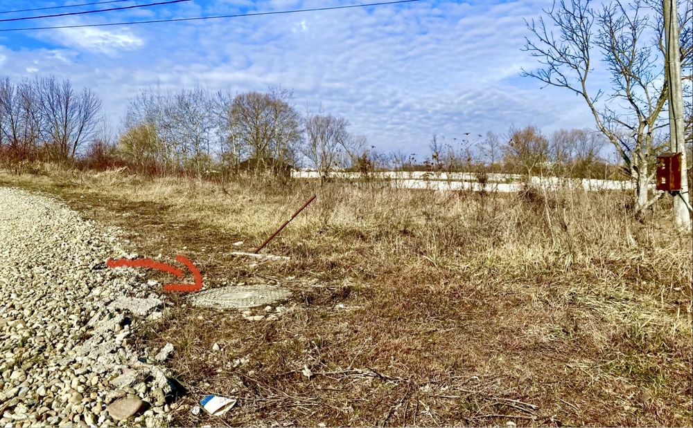 Proprietar teren paleu 647 m toat utilitatile la marginea proprietatii