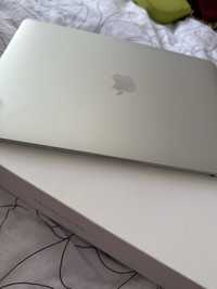 MacBook перфектно запазен