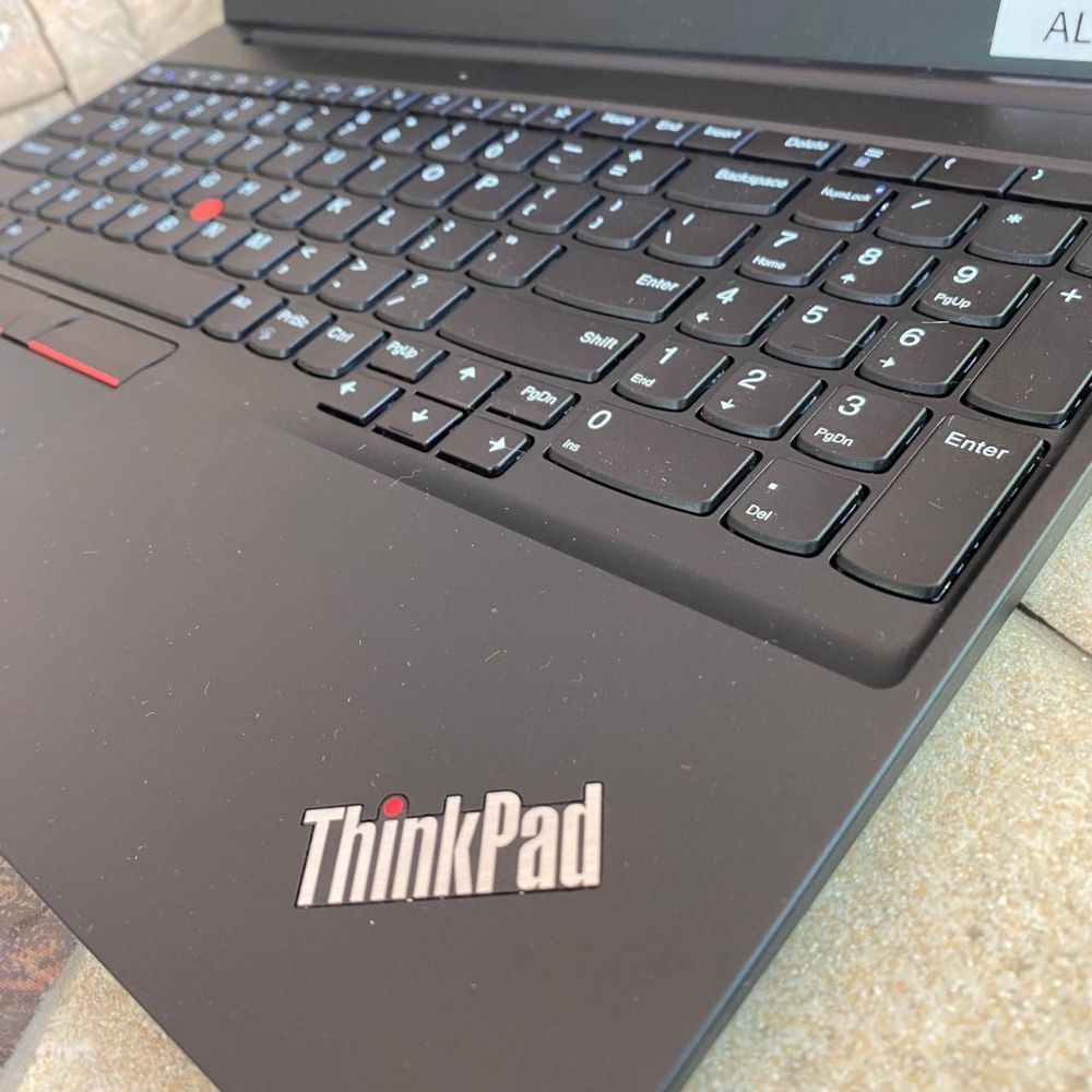 Продается ноутбук Lenovo Thinkpad E15