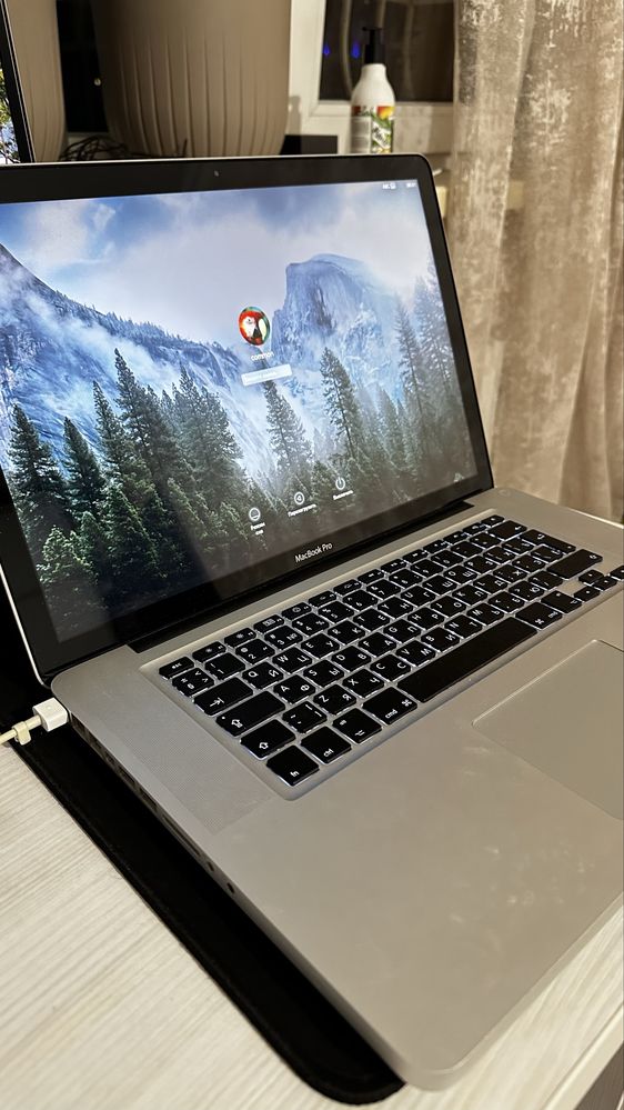Macbook Pro (middle) 2009
