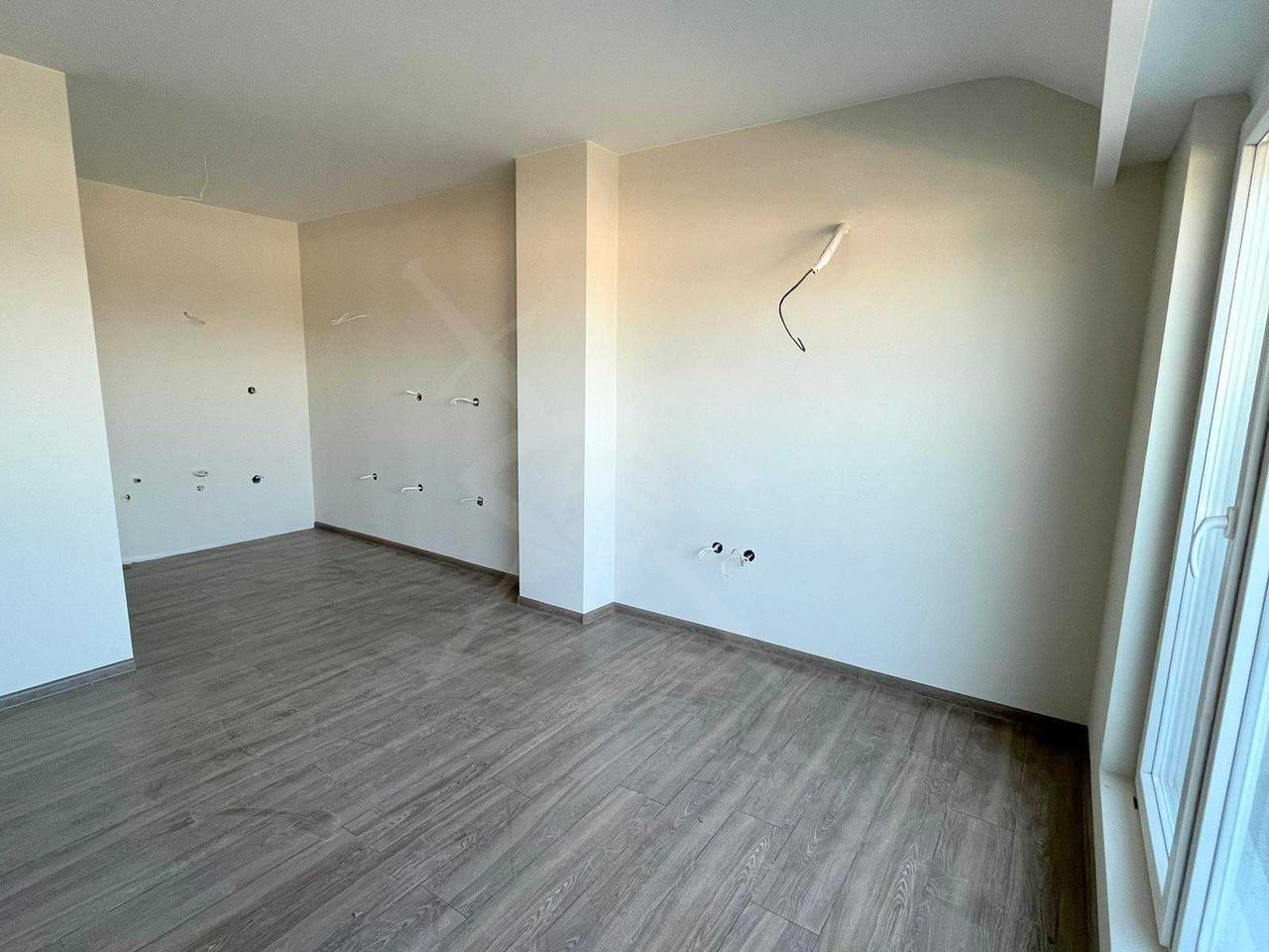 Продава се Тристаен апартамент в Пловдив, Гагарин - 84 кв.м за 1150 €/кв.м - Снимка #3