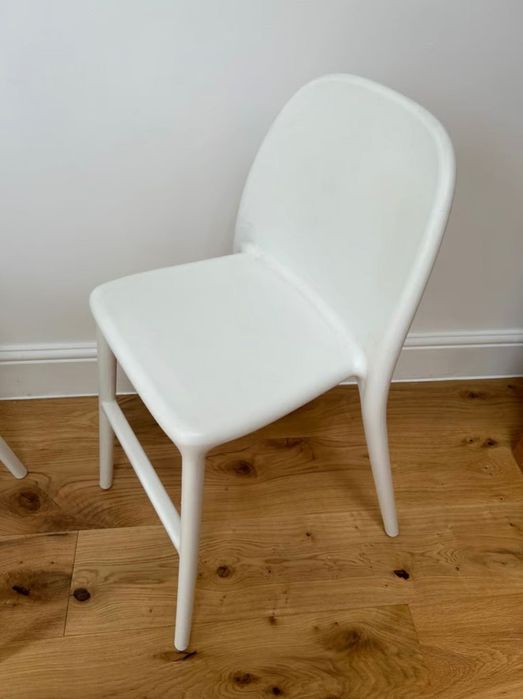 Два броя пластмасови стола IKEA Urban