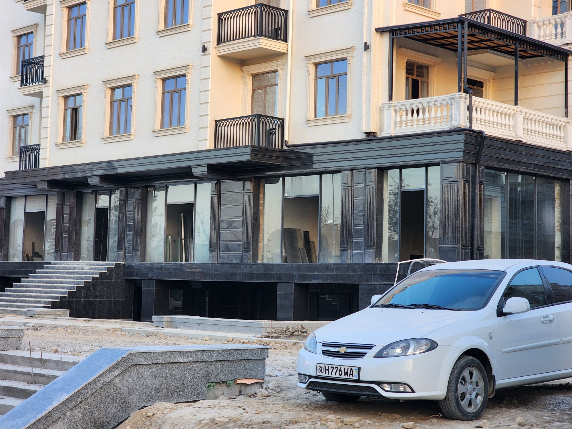 200 м2   пол подвал арендага берилади.