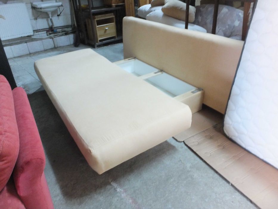 Canapea extensibila frumoasa crem 140x200 cu lada de depozitare+perne