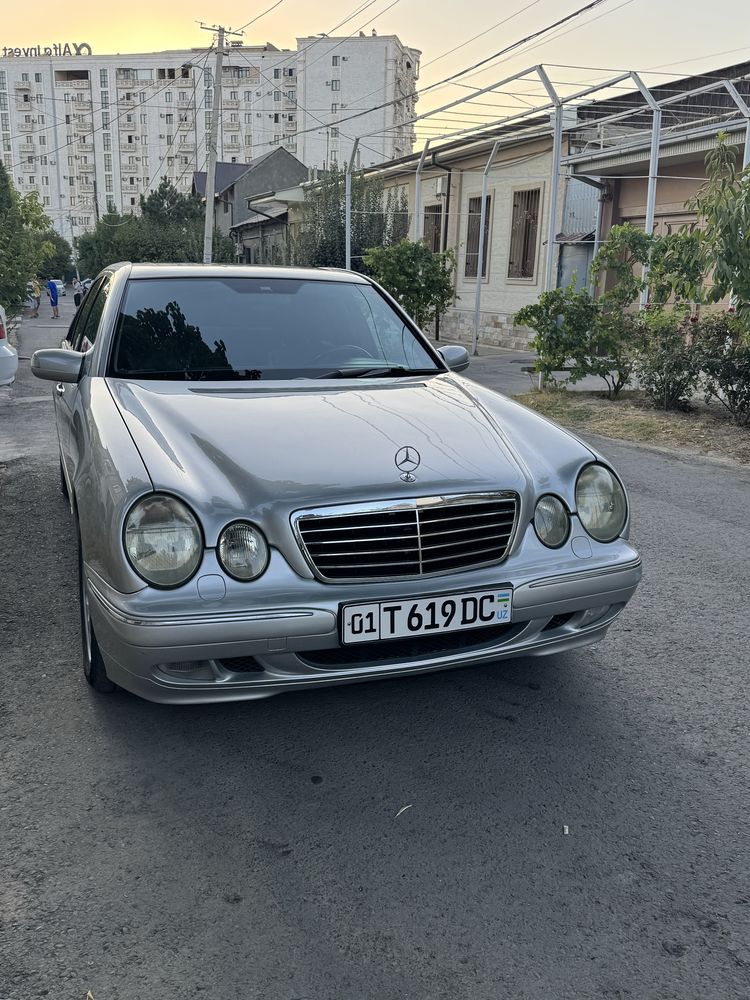 Mercedes Benz E200