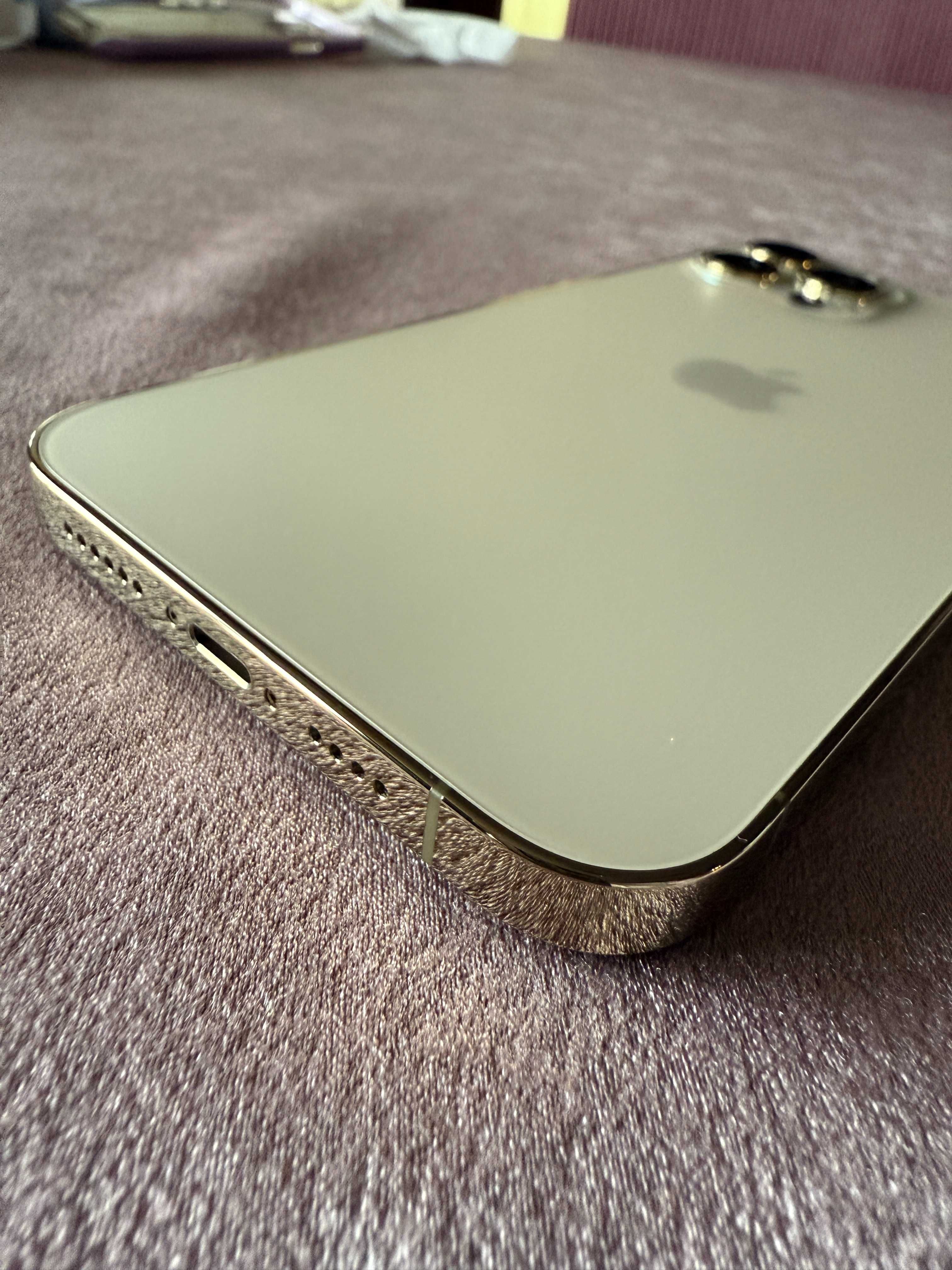 iPhone 12 Pro Max Gold 128GB, 4 кейса подарък - Като НОВ