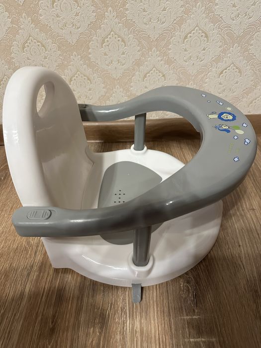 Продаётся стульчик для купания ROXY kids