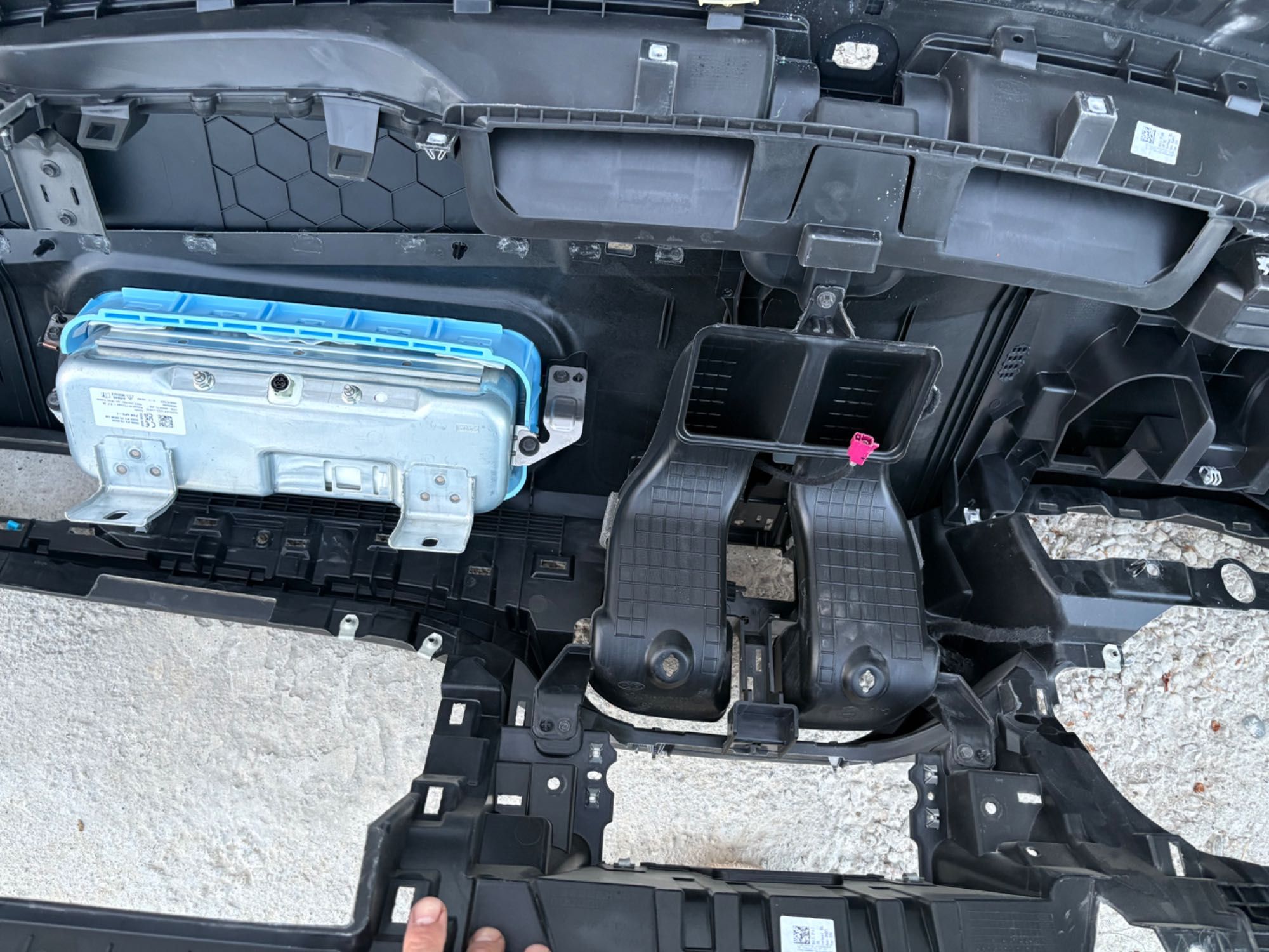 Dezmembrez ford kuga 2023