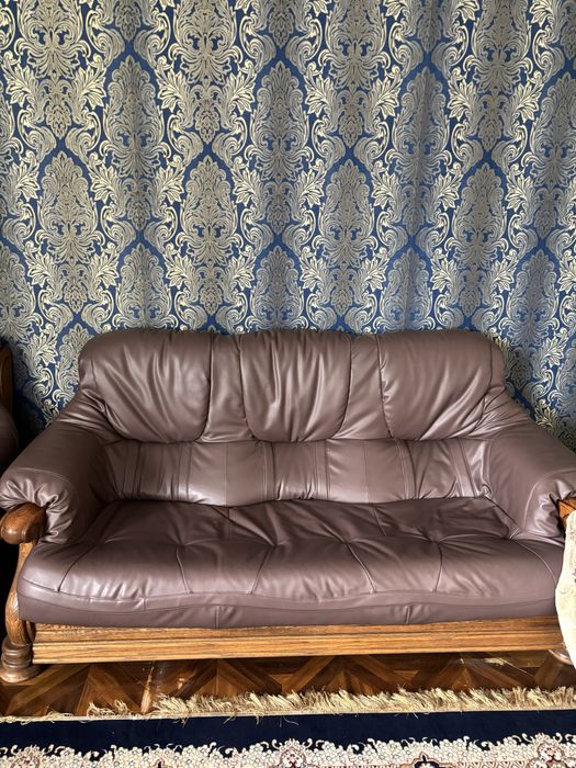 Диван кожаный диван в отличном состоянии