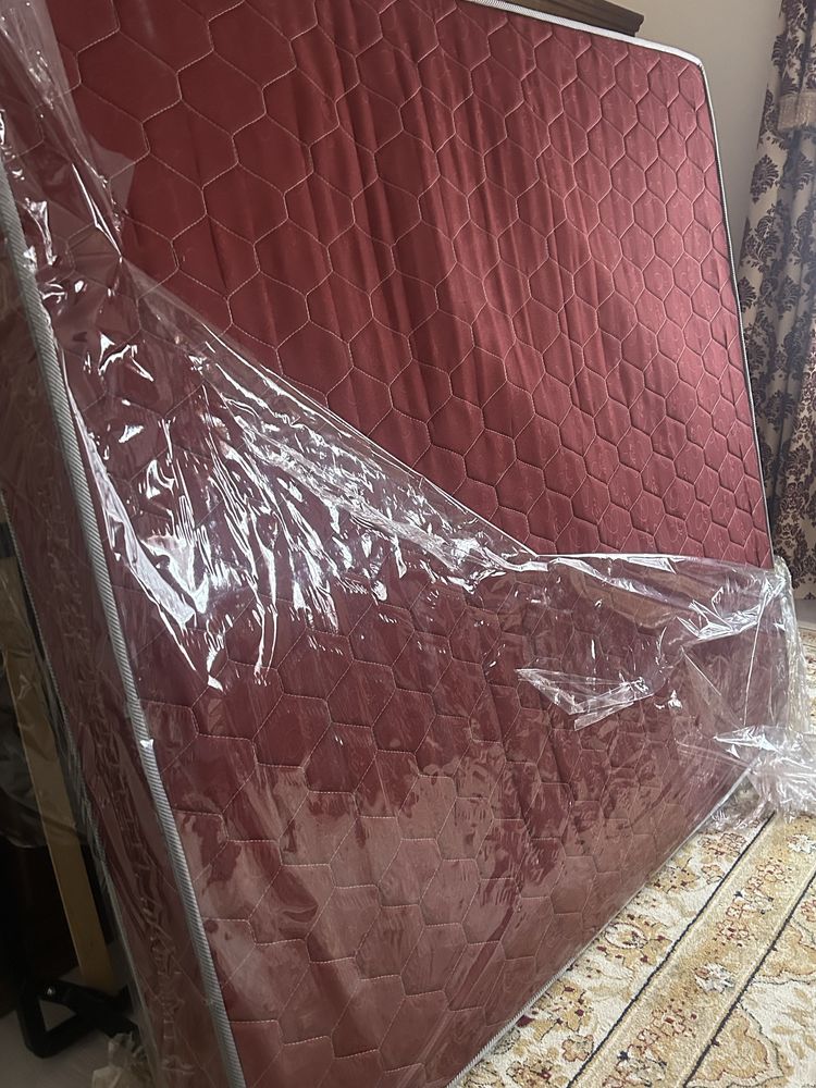 Продается кровать с матрасом и с 2 тумбочками. Состояние хорошое.