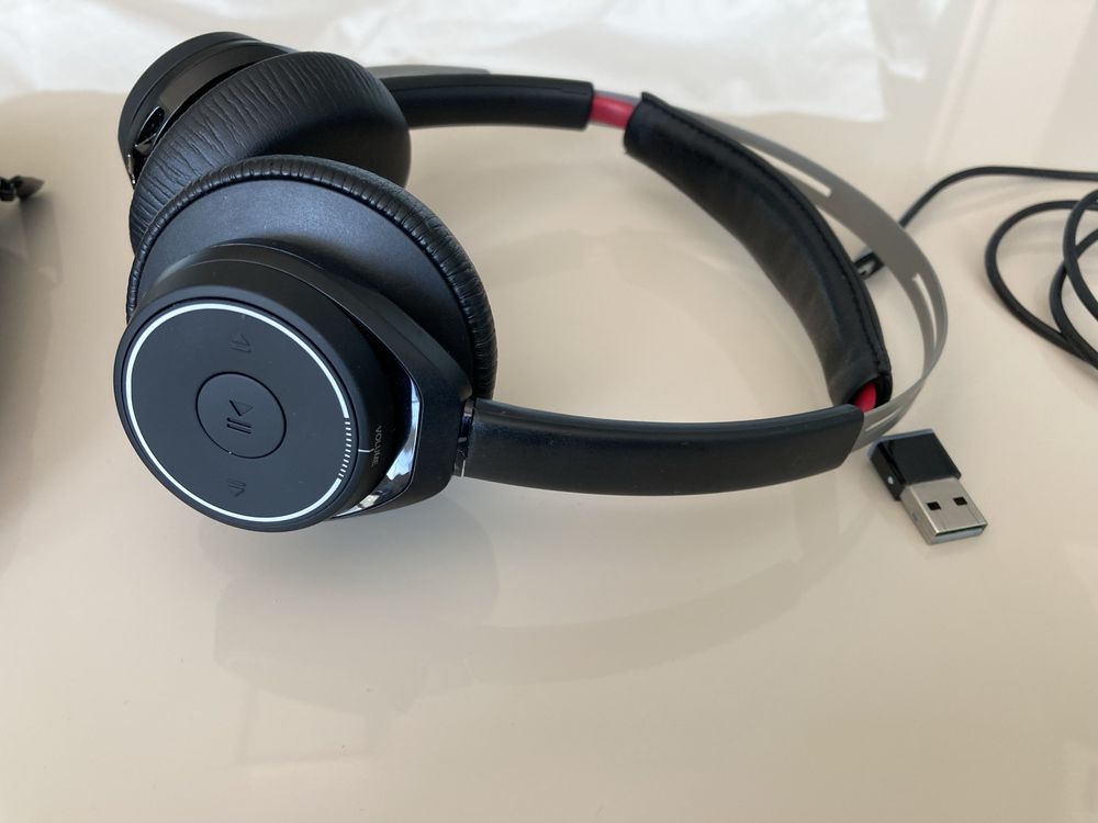 PLANTRONICS Слушалки Poly Voyager