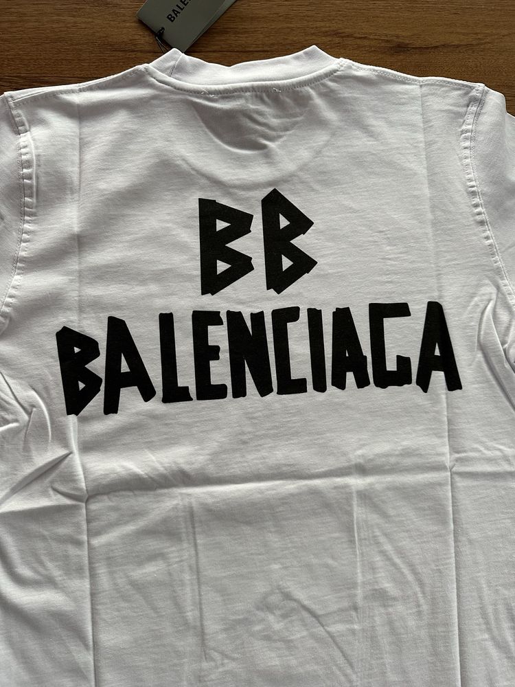 Мъжка,памучна,бяла тениска BALENCIAGA Paris с голямо лого на гърба