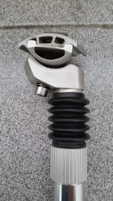 Продавам амортисьорно колче за седалка Ф30.6 и седалка неупотребявани