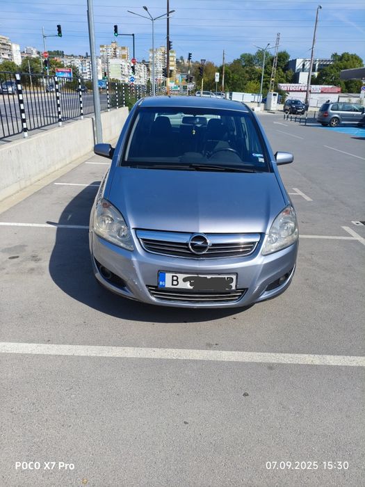 Продавам Opel Zafira B, 1,6, фабрични бензин-метан, м. 10.2008 г.,.