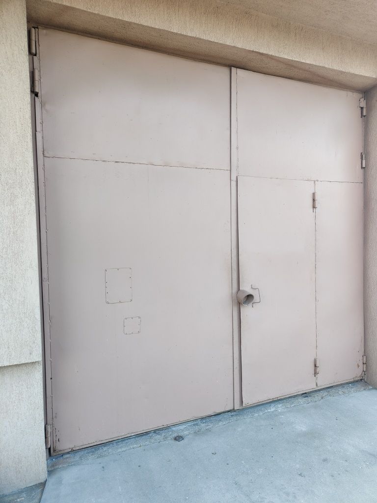 Ușa de garaj din tablă