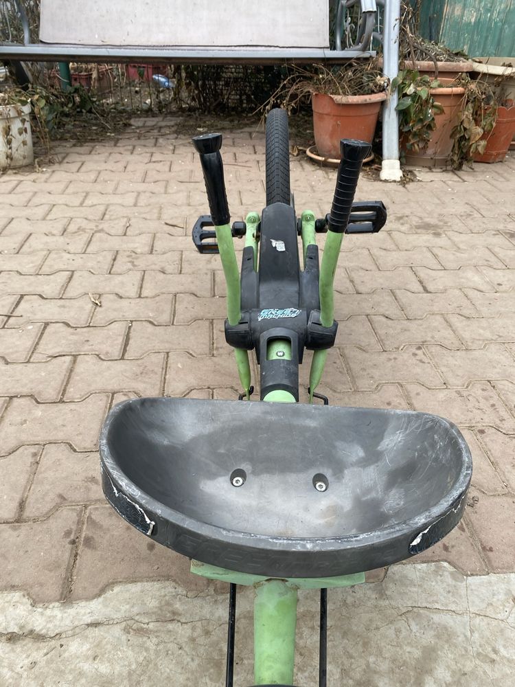 Trike (vehicul cu 3 roti) Huffy Green Machine pentru copii