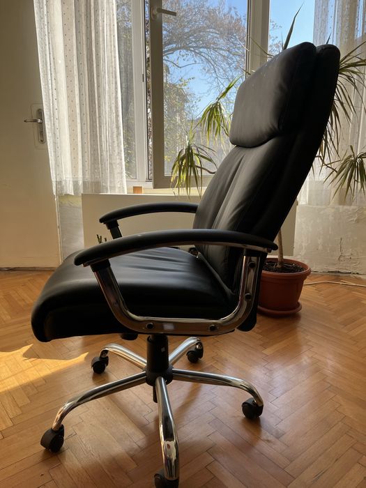 Мениджърски стол кожен черен