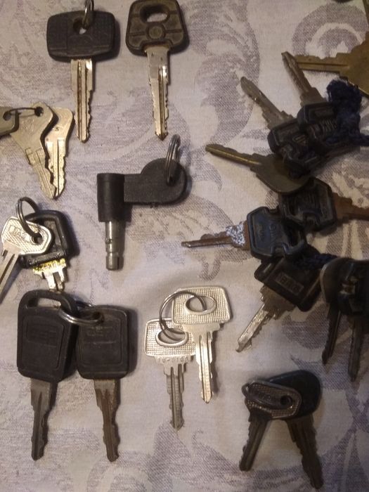 Стари ключове за Лада,Москвич,Опел,Сеат,Форд,Вартбург,МЗ и часовници и