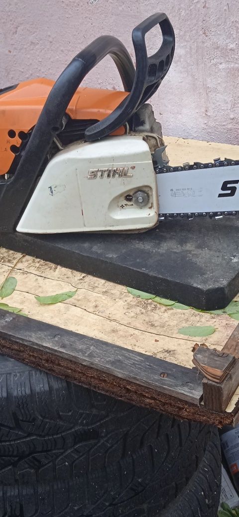 Vând drujba Stihl 211c