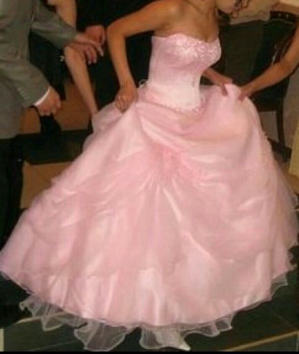 Нежно розовое платье