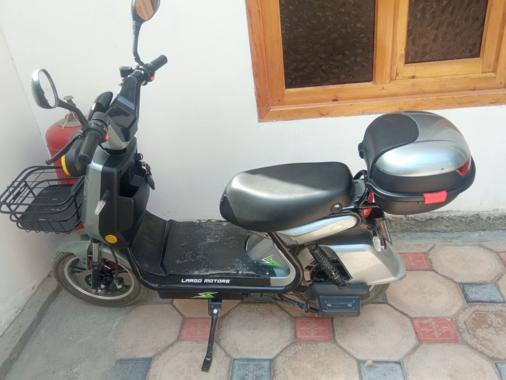 Moto Skuter Yangi
