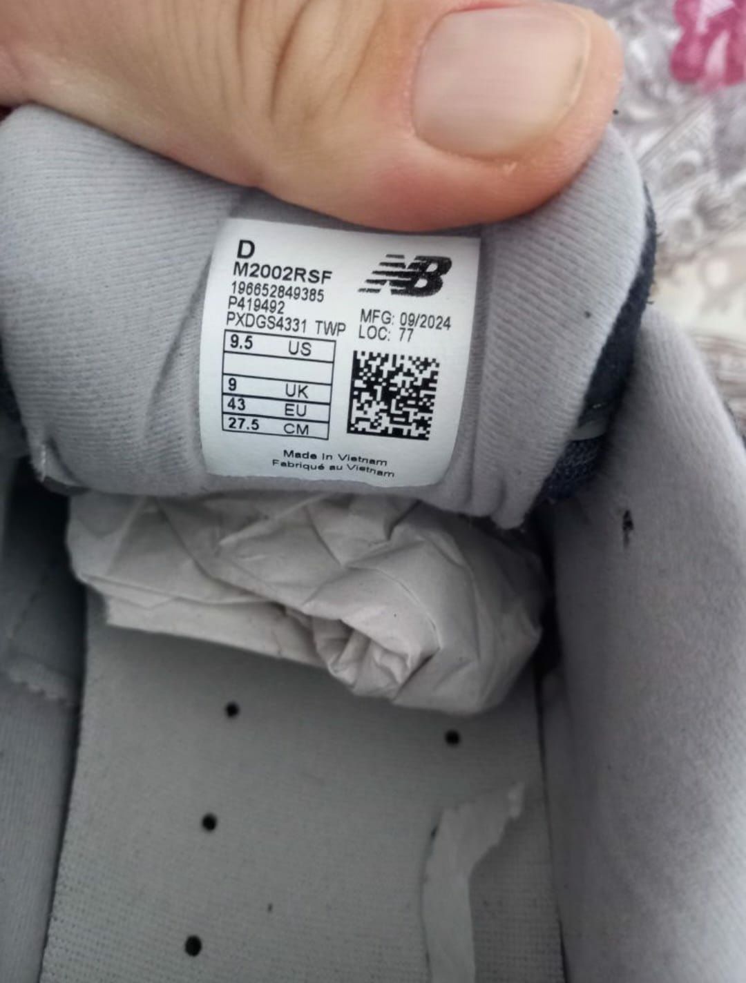 Adidasi New Balance noi 43