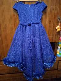 Продам новогодние платья, кремовое размер (132) ,синие размер( 38) б/у