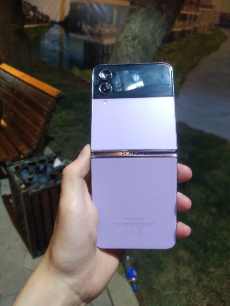 Продаётся z flip 4